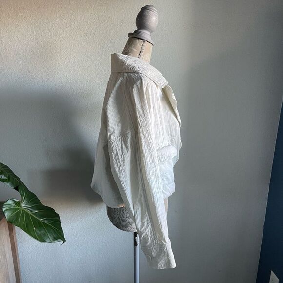 Few Moda Jemma Cropped Jacket in White - Picture 7 of 12